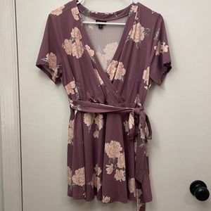 EUC Torrid size 0 surplice faux wrap top with tie